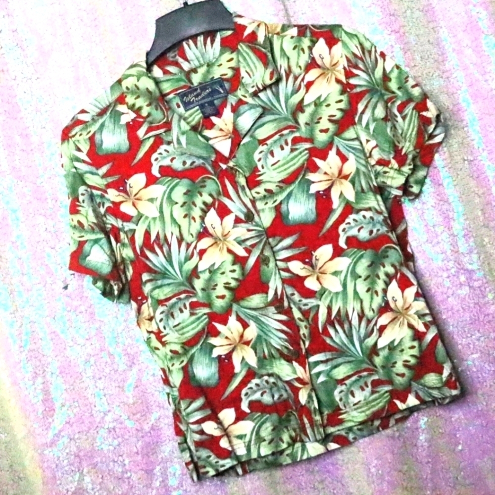 VINTAGE HAWAIIAN SHIRT M Island Traders Red Green Short Sleeves Vacation Beach